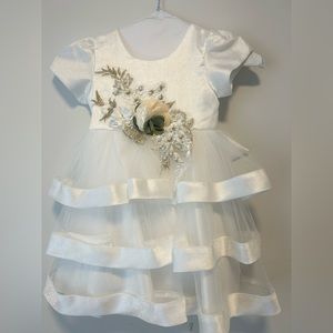 Adorable 5T Flower Girl Dress - Perfect for Weddings!
